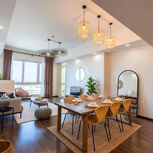Elegant 2br Palm Jumeirah Apt With Pool Access Dubai